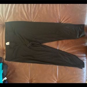 Silky smooth black leggings!